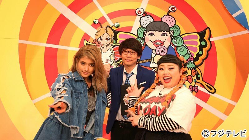 「ローラと直美のGo！Go！TV」に出演する（左から）ローラ、三四郎・小宮、渡辺直美。