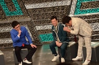 同期2組が最終決戦まで進んだ「M-1グランプリ2015」を振り返るプラス・マイナス岩橋（右）。