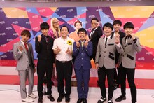 前列左から祇園、インディアンス、プリマ旦那。後列左からZAZY、ゆりやんレトリィバァのパネル、アインシュタイン。(c)NHK