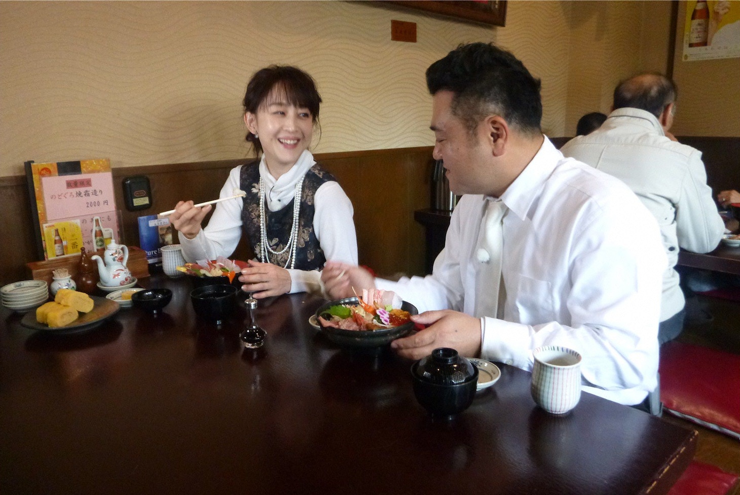 （左から）アンタッチャブル山崎、相田翔子。(c)テレビ朝日