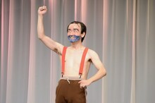 「キモお兄さん」に扮するななまがり森下。