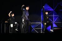 山下健二郎とリスナーによるダンスパフォーマンスの様子。