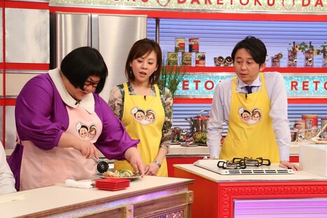 （左から）メイプル超合金・安藤なつ、高橋真麻と有吉弘行。(c)関西テレビ