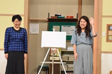 母親とネタを披露する横澤夏子。(c)日本テレビ