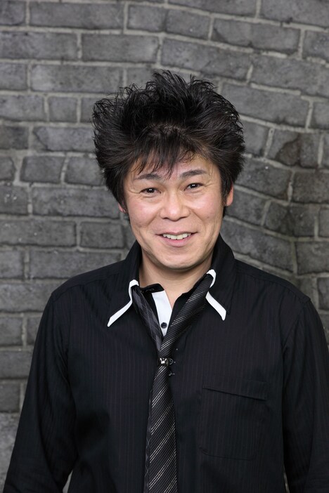 個展を開催する浜田太一（ザ・ニュースペーパー）。