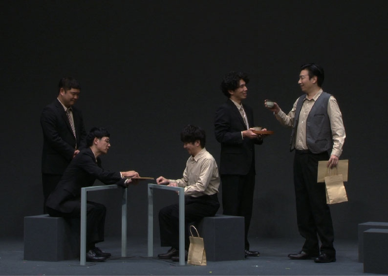 「小林賢太郎新作コント公演 カジャラ#1『大人たるもの』」より。(c)2016TWINKLE CORPORATION