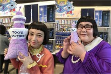 「奇跡のオフショット」。左から三戸なつめ、メイプル超合金・安藤なつ。