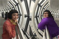 「奇跡のオフショット」。左から三戸なつめ、メイプル超合金・安藤なつ。