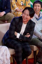 有吉弘行（中央） (c)RCC