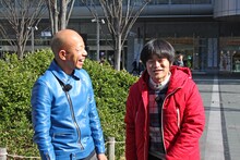 （左から）バイきんぐ小峠、バカリズム。(c)テレビ西日本