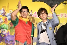 左から小島よしお、山寺宏一。