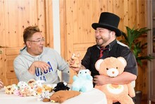 （左から）サンドウィッチマン伊達、髭男爵・山田ルイ53世。(c)ABC