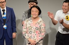 Toshlの顔マネをする永野。