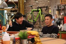 「おかべろ」に出演する（左から）関根勤、ナインティナイン岡村。(c)関西テレビ