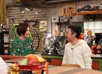 （左から）ベッキー、ナインティナイン岡村。(c)関西テレビ