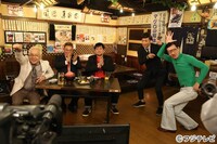 （左から）小堺一機、サンドウィッチマン、イワイガワ。