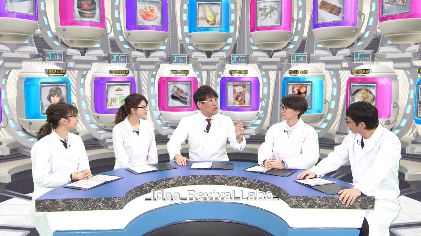 左からmirei、郡司恭子アナウンサー、古坂大魔王、小園凌央、アンタッチャブル柴田。(c)日本テレビ