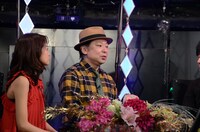 左から曽田茉莉江、鈴木おさむ。(c)BSフジ