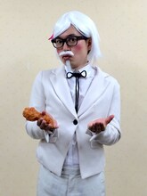 脳みそ夫扮するカーネル・サンダースの娘。