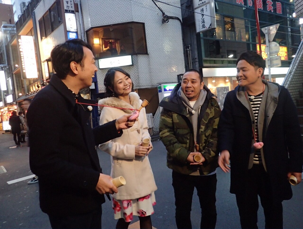 「旅ずきんちゃん」に出演する（左から）アンガールズ田中、緑川静香、千鳥。(c)CBC