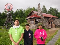 DVD「東野・岡村の旅猿9 プライベートでごめんなさい… 夏の北海道 満喫の旅 ルンルン編 プレミアム完全版」より。