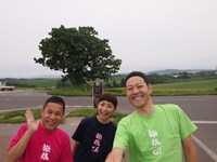DVD「東野・岡村の旅猿9 プライベートでごめんなさい… 夏の北海道 満喫の旅 ワクワク編 プレミアム完全版」より。