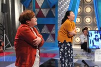 （左から）ハリセンボン春菜、いとうあさこ。(c)関西テレビ