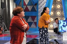 （左から）ハリセンボン春菜、いとうあさこ。(c)関西テレビ