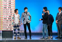 最下位となったスマイルよしたか、プリマ旦那・河野（左から）。