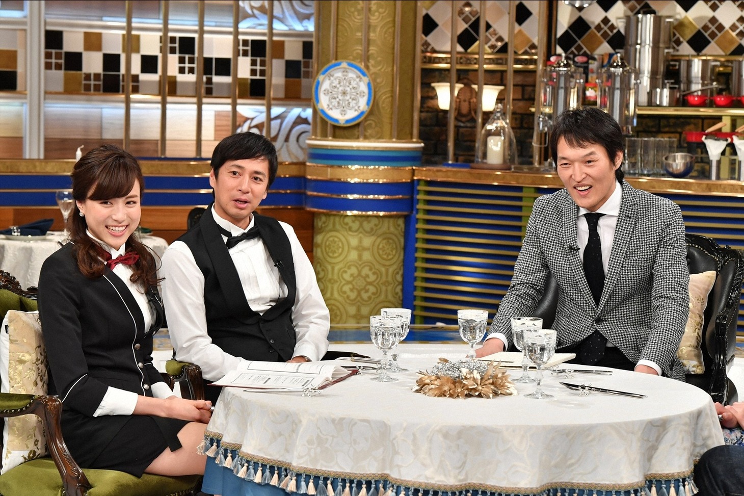 （左から）笹川友里TBSアナウンサー、チュートリアル徳井、千原ジュニア。(c)TBS