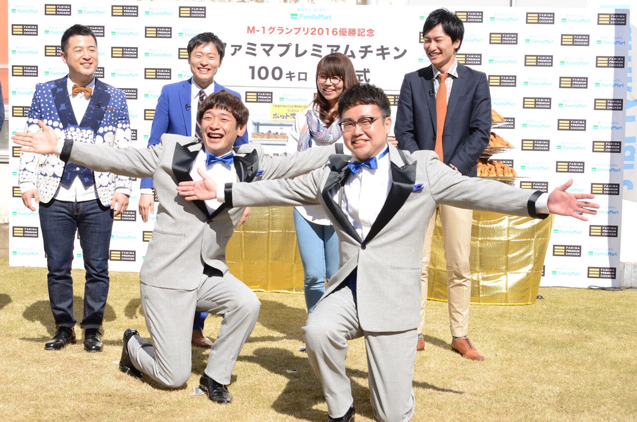 「どうぞー！」とプレミアムチキンをおすそ分けする銀シャリ。