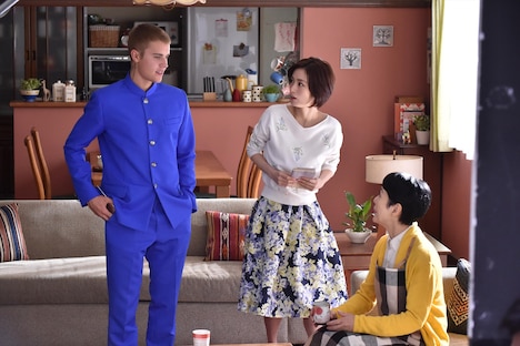 （左から）ジャスティン・ビーバー、「白戸家」の上戸彩と樋口可南子。