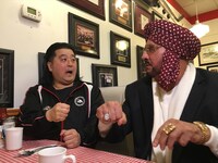 長州小力（左）とタイガー・ジェット・シン（右）。(c)テレビ朝日