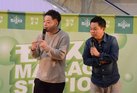 観客に自分たちが誰かわかっているか問いかけるダイアン。