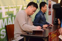 サイン会の様子。