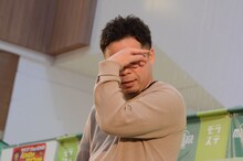 津田いわく「小学校低学年の泣き方」で泣いてみせるダイアン西澤。