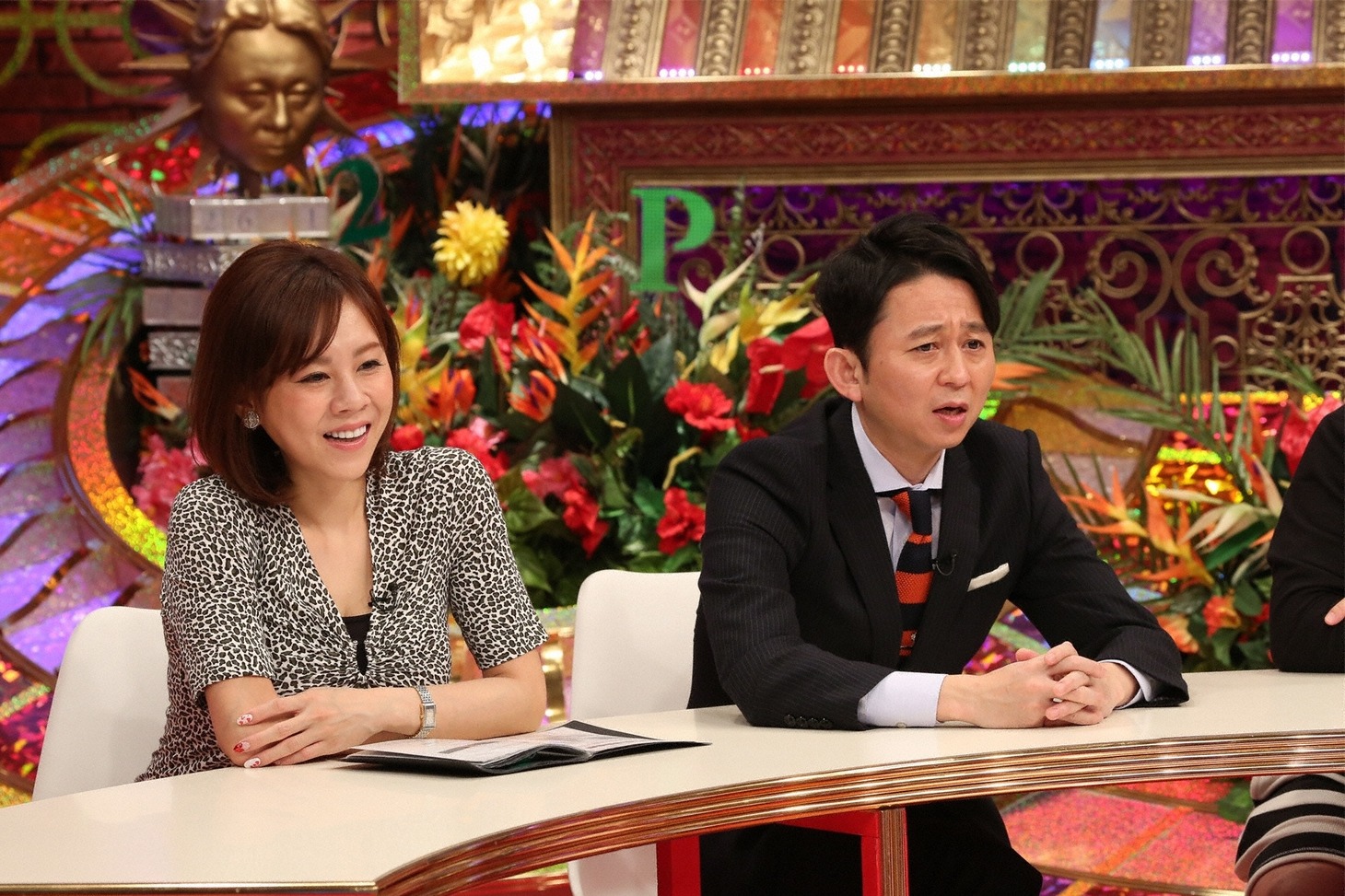 （左から）高橋真麻、有吉弘行。(c)関西テレビ