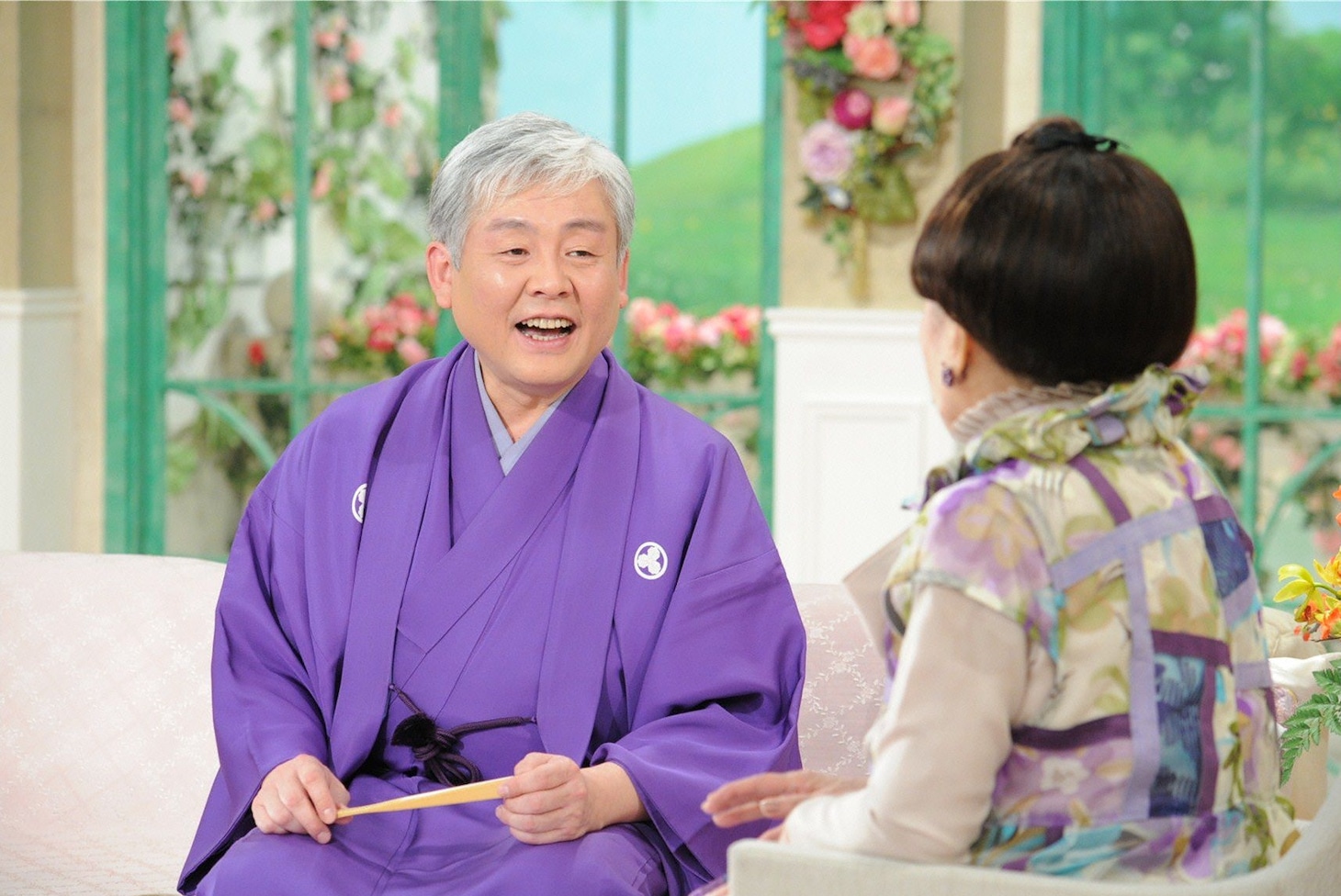 「徹子の部屋」に初出演する柳家喬太郎（左）。(c)テレビ朝日