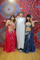 エハラマサヒロと玉城マイ（右）、初美沙希（左）。(c)ダンスチャンネル