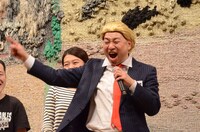 準決勝敗退者に「Get out of here!」と言い放つレイザーラモンRG。