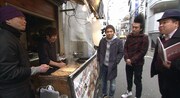 大阪のたこ焼き店を巡るダウンタウン浜田とミサイルマン。(c)MBS