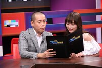 （左から）タカアンドトシ・トシと内田理央。(c)中京テレビ