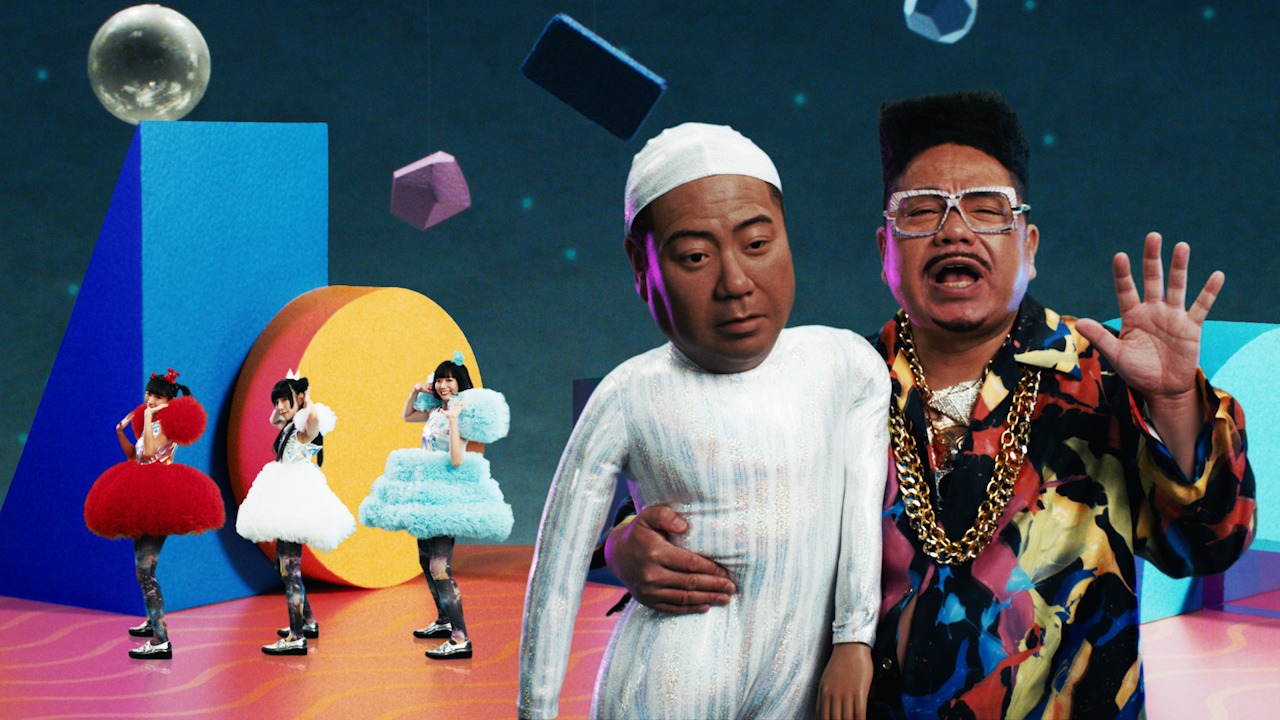 「おでんパ組」が出演するミュージックビデオ「ODEN-PA」のワンシーン。