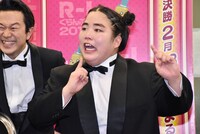 ゆりやんレトリィバァとアキラ100%（左）。