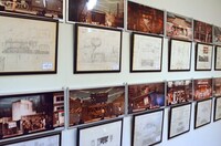 「覚えていますか？『8時だョ！全員集合』山田満郎セットデザイン展」に展示されている写真やデザイン図。