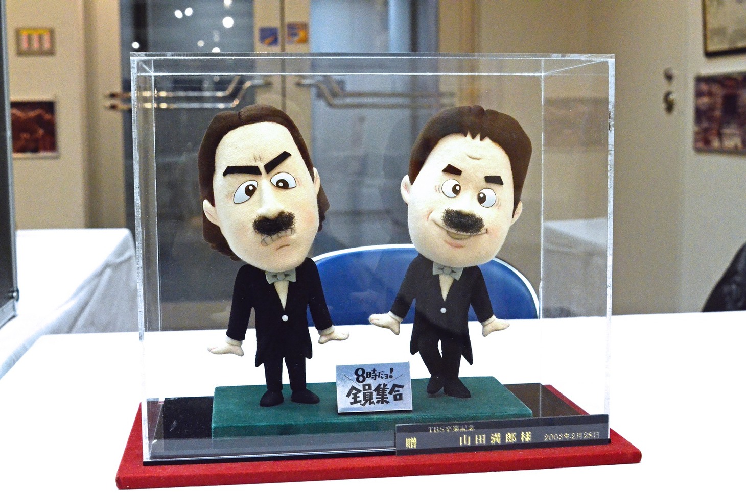 志村けんと加藤茶のフィギュア。