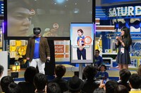 「ツッコミの祭典」をプレゼンするラフ次元・空のチーム「漫才VR」。(c)MBS