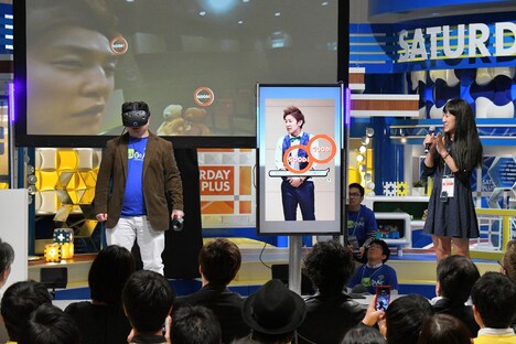 「ツッコミの祭典」をプレゼンするラフ次元・空のチーム「漫才VR」。(c)MBS