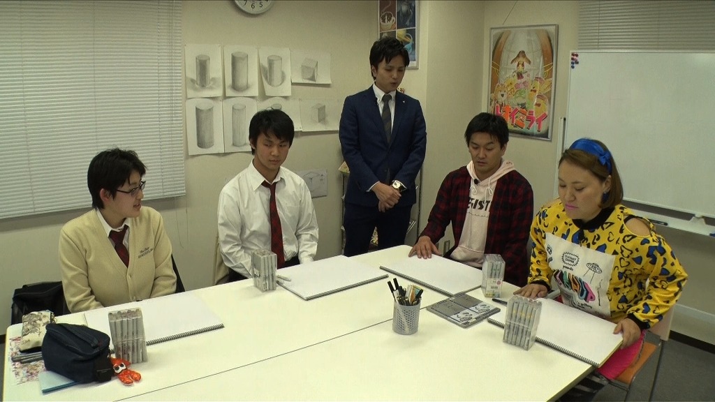 平成ノブシコブシ徳井（右から2人目）、フォーリンラブ・バービー（右端）。(c)HBC