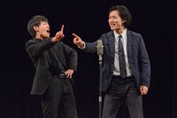 ナイチンゲールダンス。左から中野なかるてぃん、ヤス。